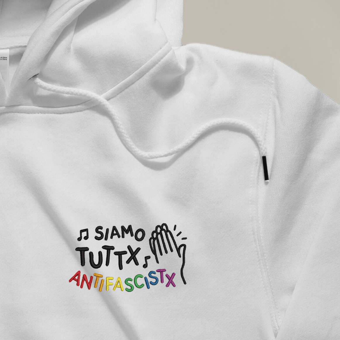 Sweat à capuche Siamo TuttX AntifascistX 👏